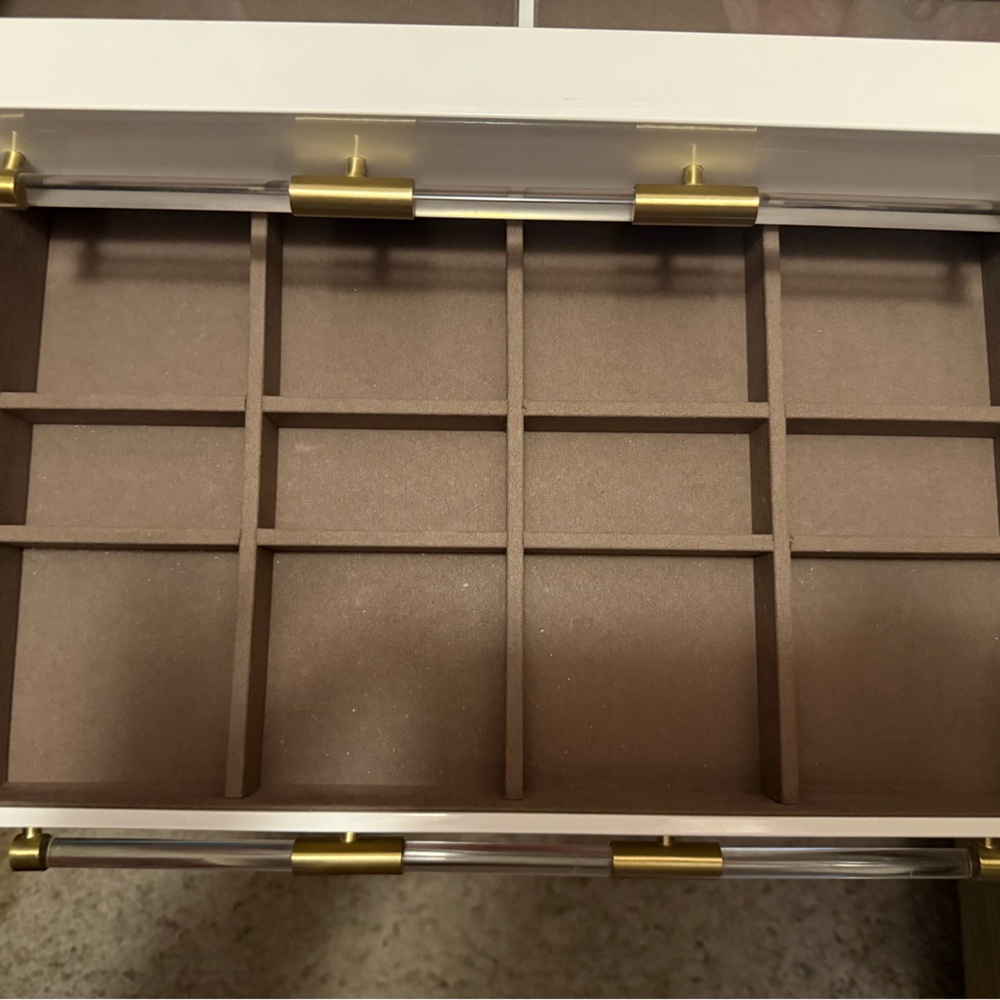 Kendra Scott Jewelry Box - Picture 5 of 7